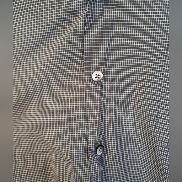 Men's Van Heusen Traveler Shirt Size XXL 18 - 18 1/2 - Picture 2 of 7